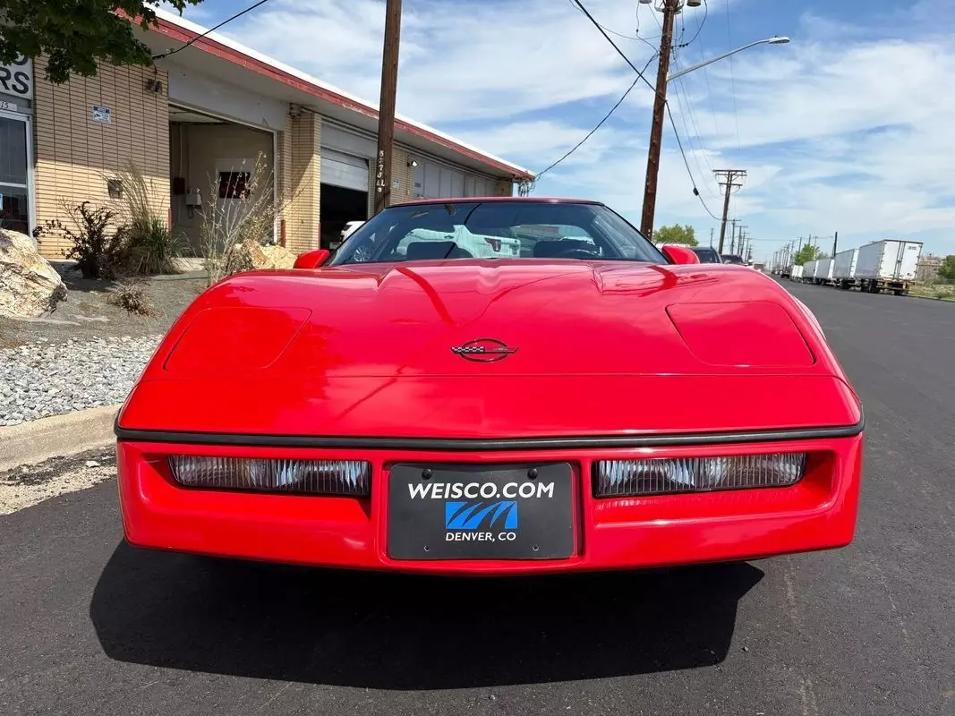 1989 Chevrolet Corvette Coupe ONLY 19K miles and looks like new still - photo 7