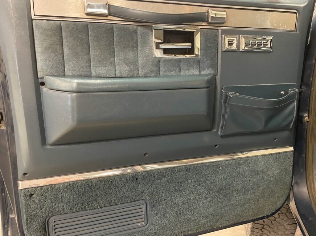 1989 Chevrolet C/K Pickup 3500 Silverado - photo 9