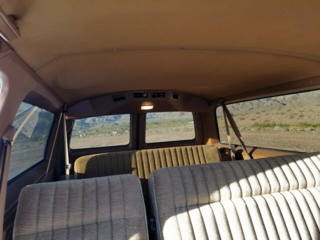 1989 Chevrolet Suburban Silverado - photo 11