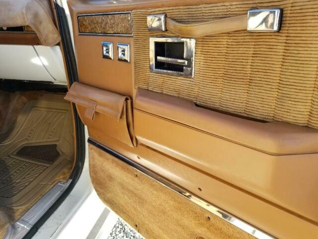 1989 Chevrolet Suburban Silverado - photo 8