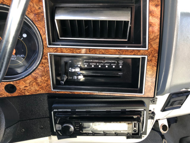 1989 Chevrolet Suburban - Rust Free Calif Truck - 5.7L EFI Automatic - photo 12