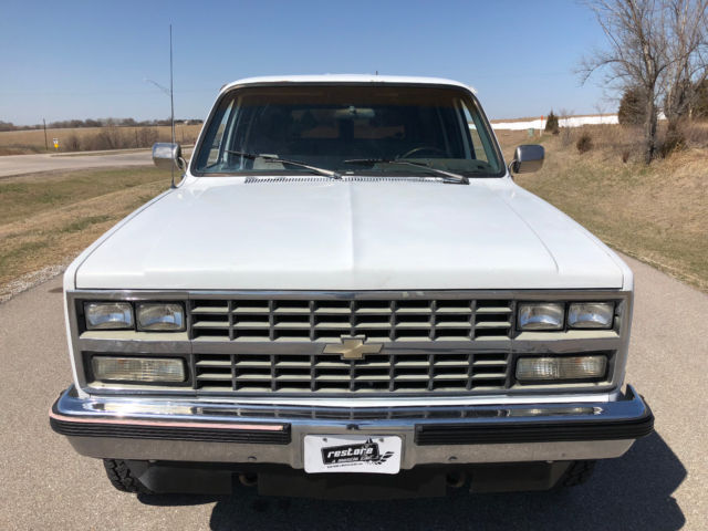 1989 Chevrolet Suburban - Rust Free Calif Truck - 5.7L EFI Automatic - photo 2