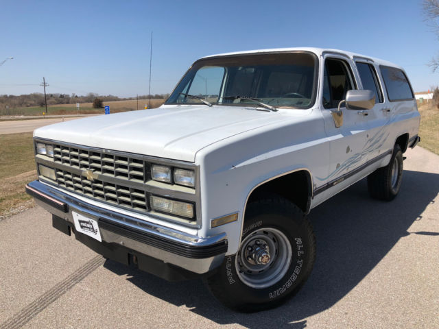 1989 Chevrolet Suburban - Rust Free Calif Truck - 5.7L EFI Automatic - photo 3