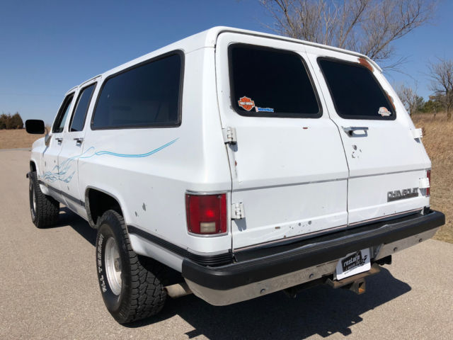 1989 Chevrolet Suburban - Rust Free Calif Truck - 5.7L EFI Automatic - photo 4