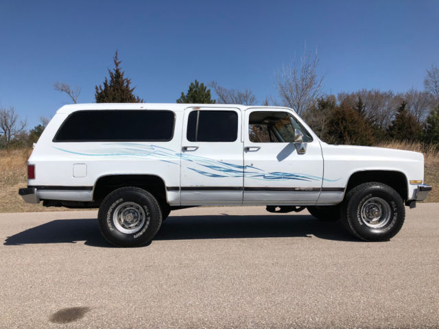 1989 Chevrolet Suburban - Rust Free Calif Truck - 5.7L EFI Automatic - photo 7