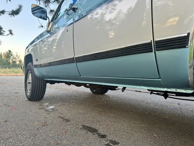 1989 Chevrolet Suburban - photo 10