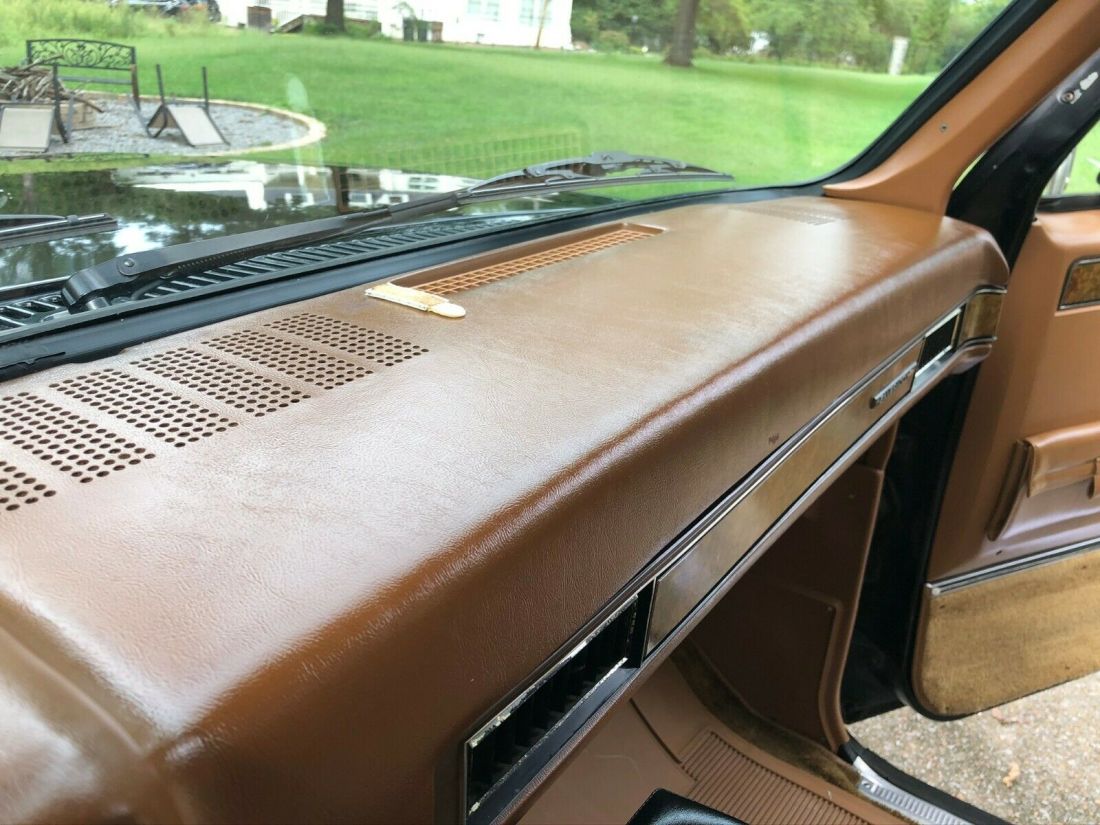 1989 Chevrolet Suburban R1500 - photo 10