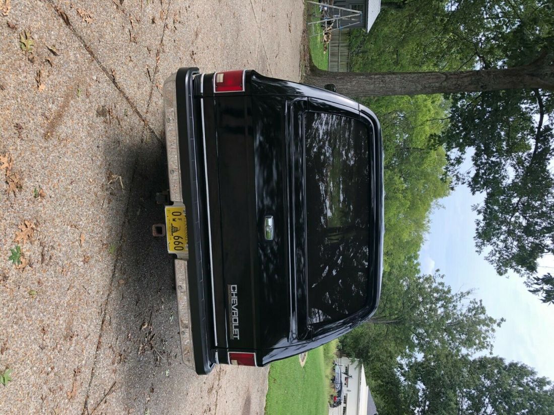 1989 Chevrolet Suburban R1500 - photo 3