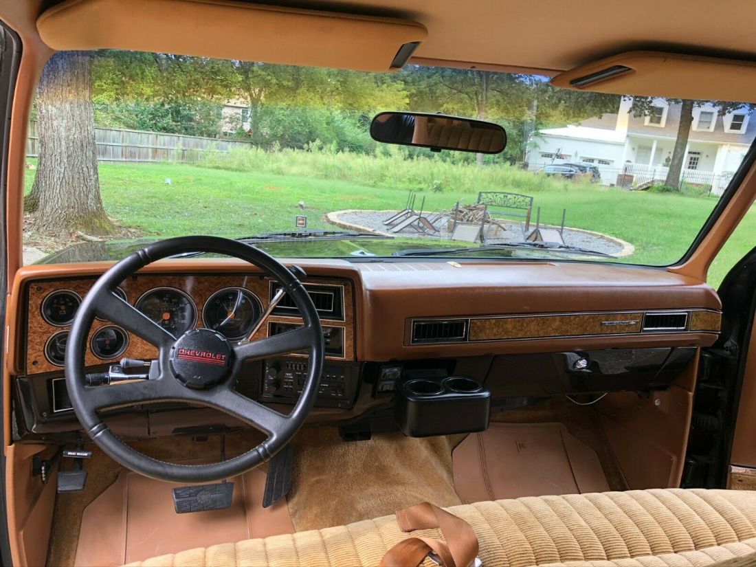 1989 Chevrolet Suburban R1500 - photo 6