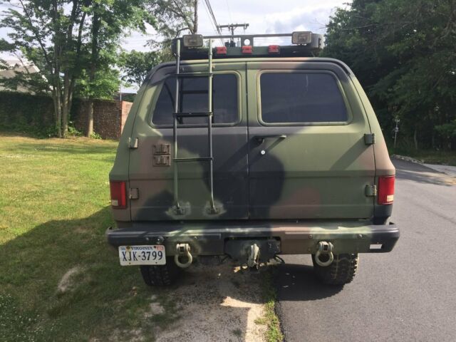 1989 Chevrolet Suburban SLE - photo 4