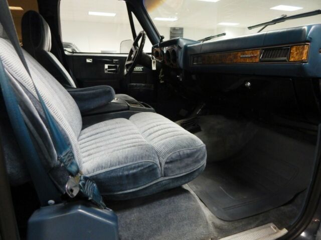 1989 Chevrolet Suburban Silverado - photo 8