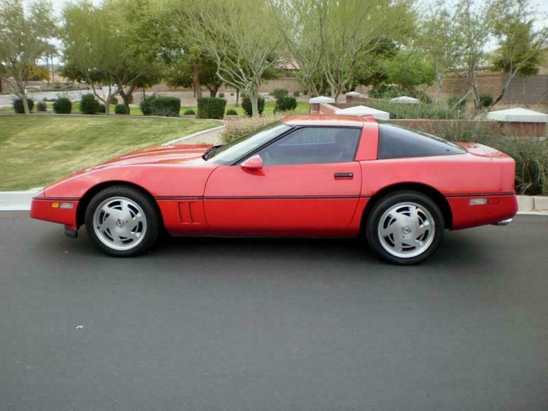 1989 Chevrolet Corvette Base 2dr Hatchback - photo 4