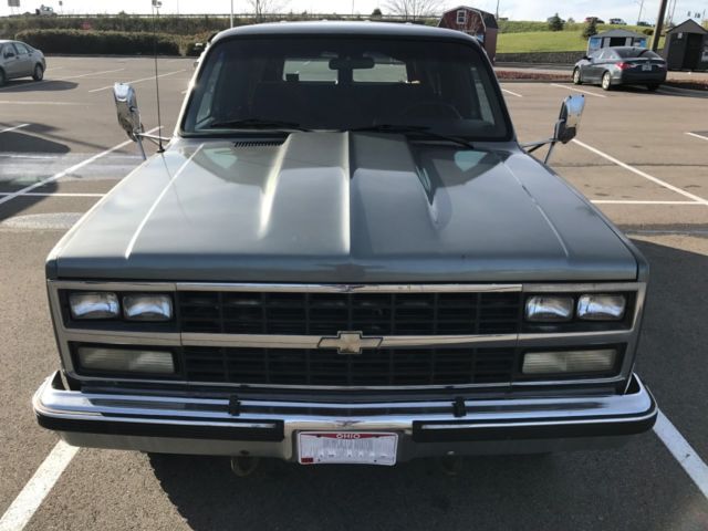 1989 Chevrolet Suburban - photo 2
