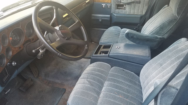 1989 Chevrolet Suburban - photo 2