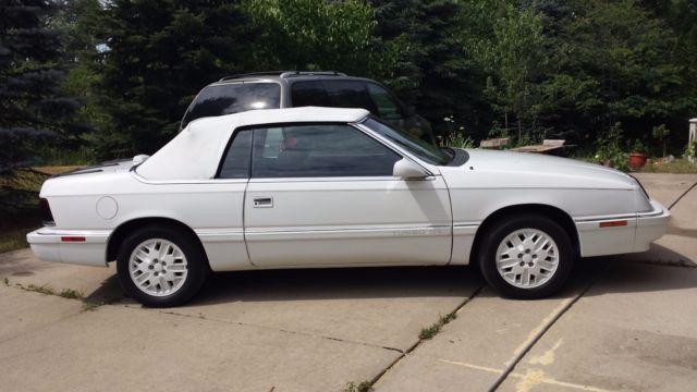 1989 Chrysler LeBaron Conv - photo 2