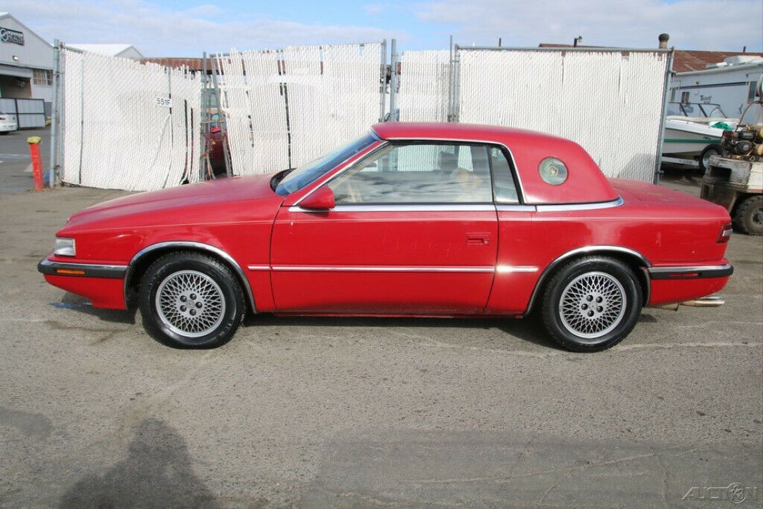 1989 Chrysler Town & Country Turbo - photo 2