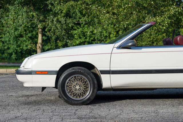 1989 Chrysler LeBaron Convertible - photo 2