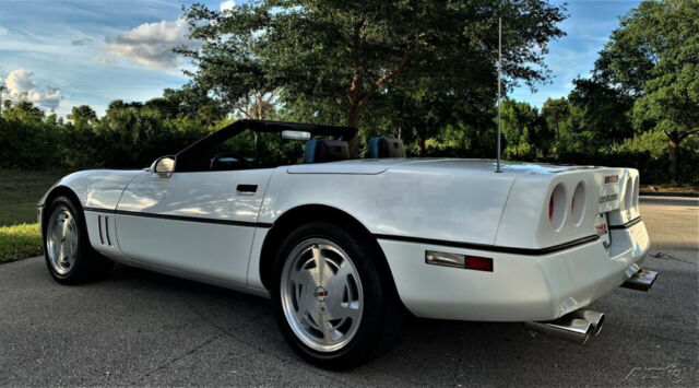 1989 Chevrolet Corvette Convertible - photo 8