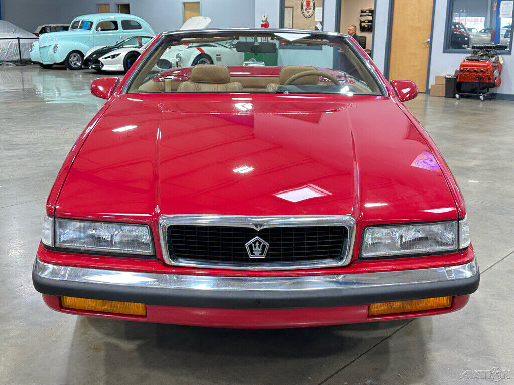 1989 Chrysler Town & Country Convertible - photo 2