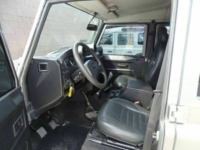 1989 Land Rover Defender 130 - photo 12