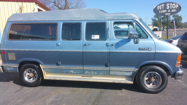1989 Dodge B250 HANDI CAP WHEEL CHAIR VAN REMOTE CONTROL RAMP DRIVERS CONTROLS! 1989 Dodge HANDI CAP VAN