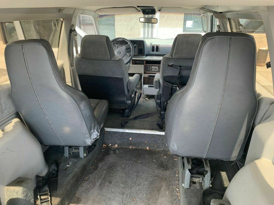 1989 Dodge Caravan LE - photo 7