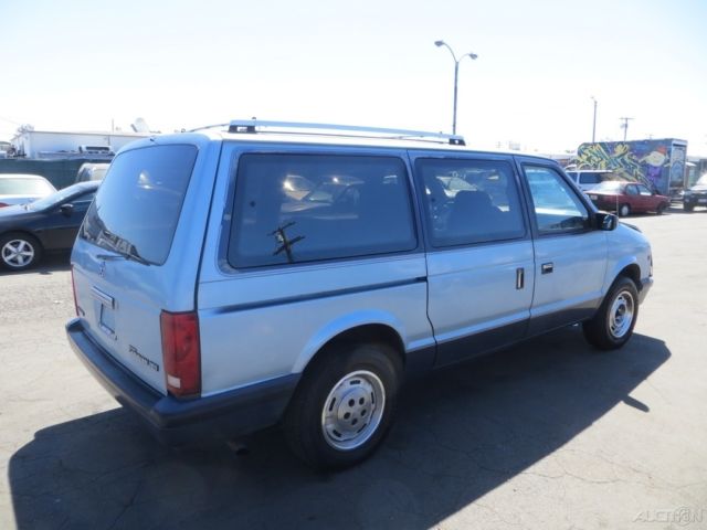 1989 Dodge Grand Caravan LE - photo 2