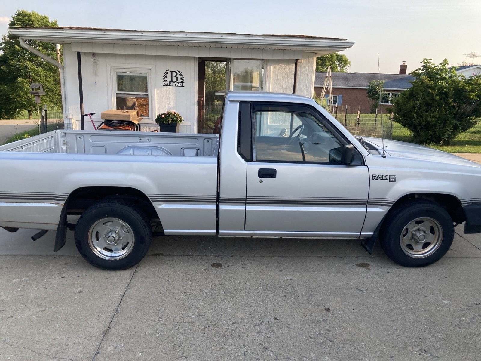 1989 Dodge Ram 50 - photo 2