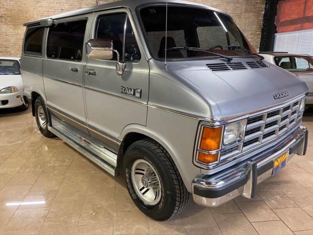 1989 Dodge Ram Wagon B150 Value 3dr Passenger Van Automatic 3-Speed RWD V8 5.2L 1989 Dodge Ram Van B150 Value 3dr Passenger Van
