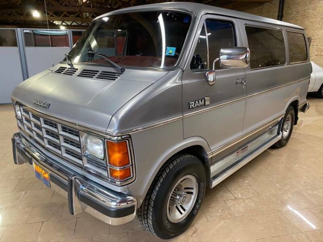 1989 Dodge Ram Van B150 Value 3dr Passenger Van - photo 2