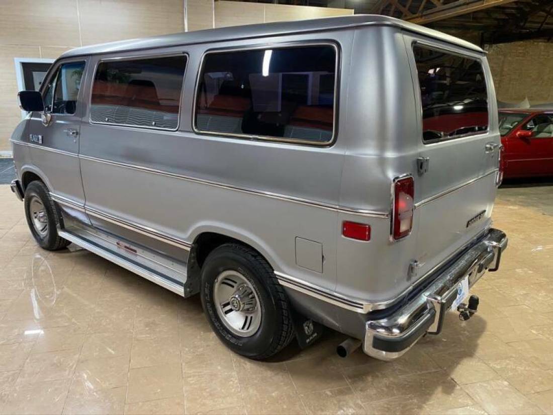 1989 Dodge Ram Van B150 Value 3dr Passenger Van - photo 3