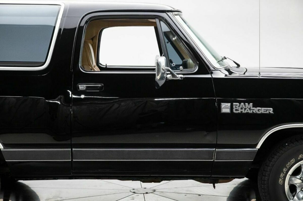 1989 Dodge Ramcharger 150 2dr SUV - photo 12