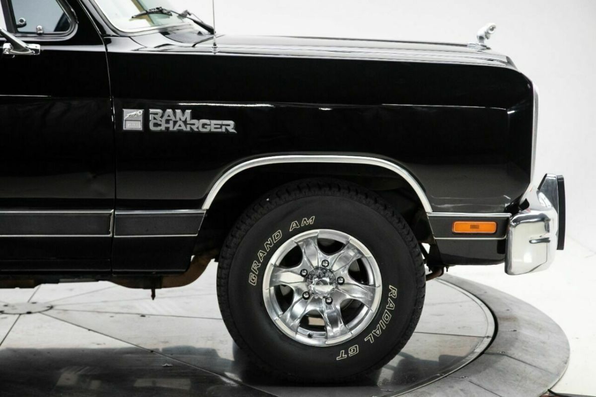 1989 Dodge Ramcharger 150 2dr SUV - photo 13