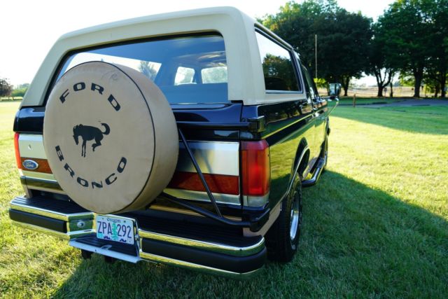 1989 Ford Bronco EDDIE BAUER /4x4 /Full Size / - photo 11