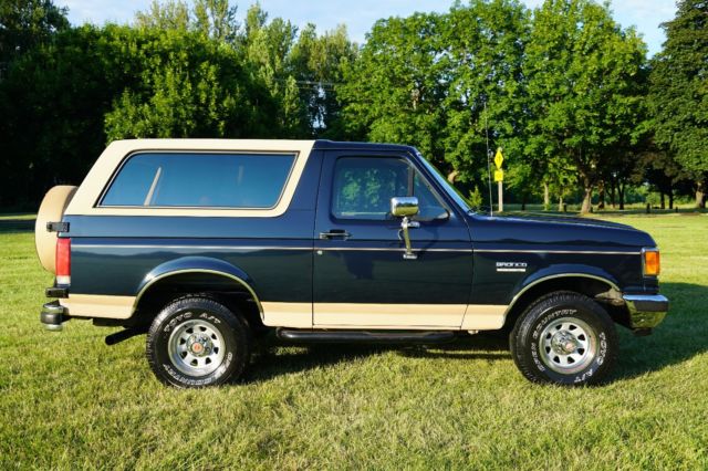 1989 Ford Bronco EDDIE BAUER /4x4 /Full Size / - photo 2