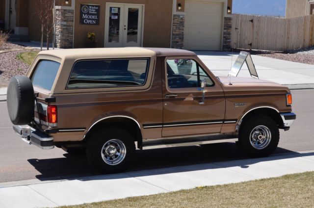 1989 Ford Bronco -- excellent condition, newly rebuilt engine, NO LEAKS! 1989 Ford Bronco