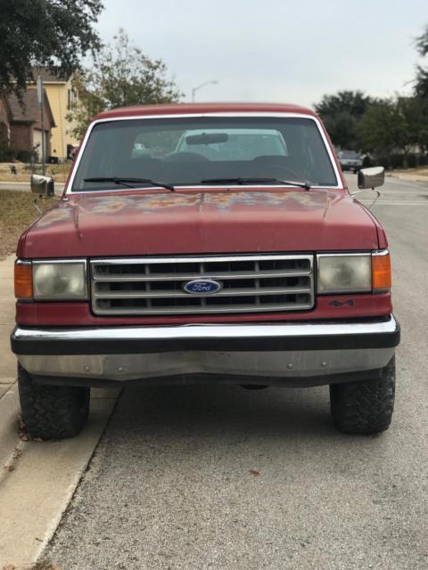 1989 Ford Bronco XLT w/nice interior (great condition) and super straight body 1989 Ford Bronco