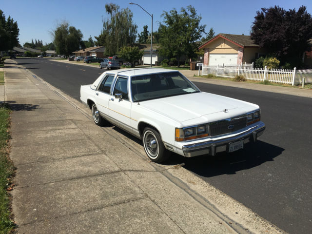 1989 Ford Crown Victoria 2 Owners only, Clear Title Dependable & well maintained 1989 Ford Crown Victoria Crown Victoria LTD