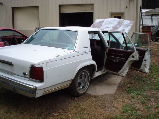1989 Ford Crown Victoria LTD - photo 2
