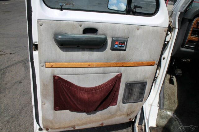 1989 Ford E-Series Van E-150 - photo 9