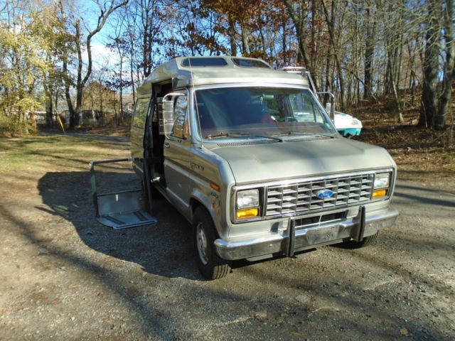 1989 Ford E-Series Van E150 - photo 2