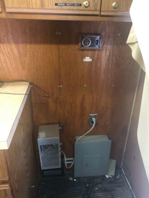 1989 Ford E-Series Van E350 Custom Mobile Command Center - photo 11