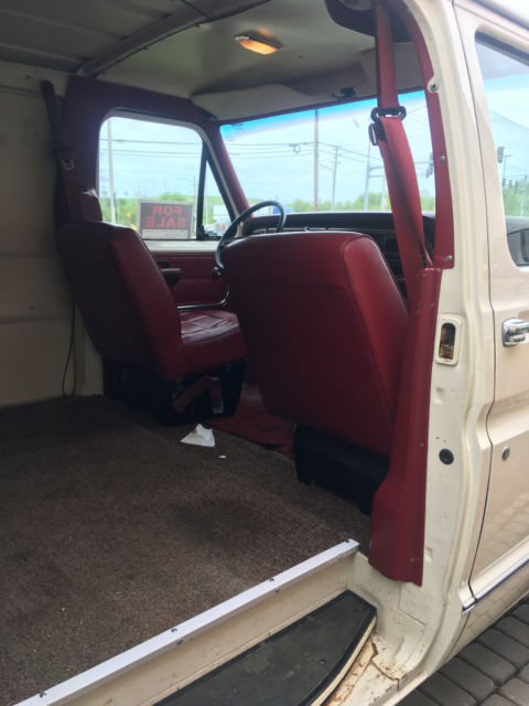 1989 Ford E-Series Van XL - photo 13