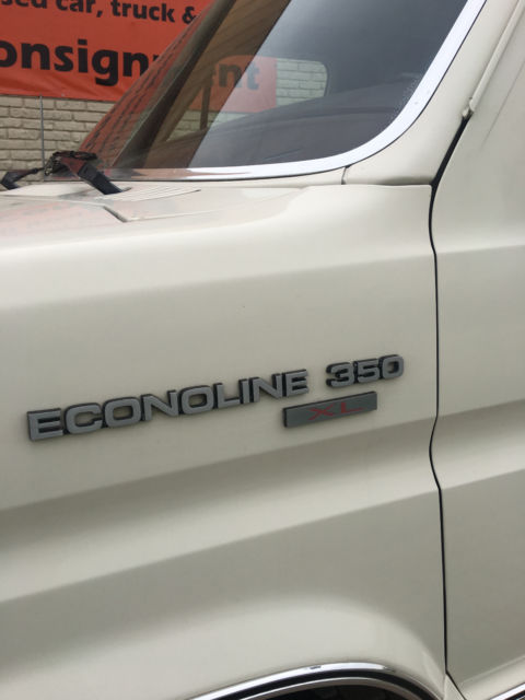 1989 Ford E-Series Van XL - photo 4