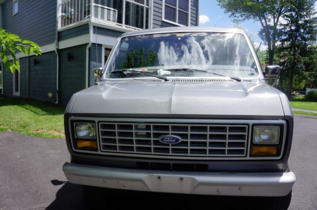 1989 Ford E-Series Van - photo 2