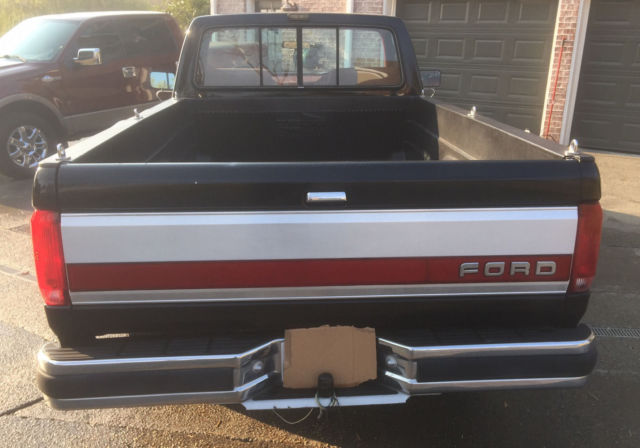 1989 Ford F-150 XLT Lariat Standard Cab 2WD 5-Spd - photo 4