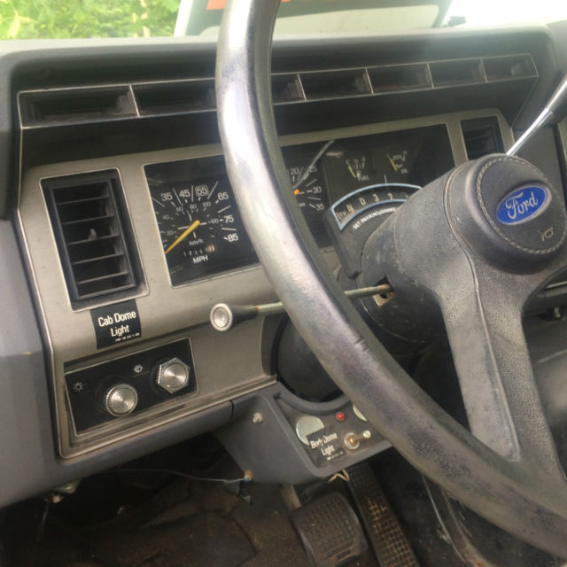 1989 Ford F 700 Straight Truck - photo 10