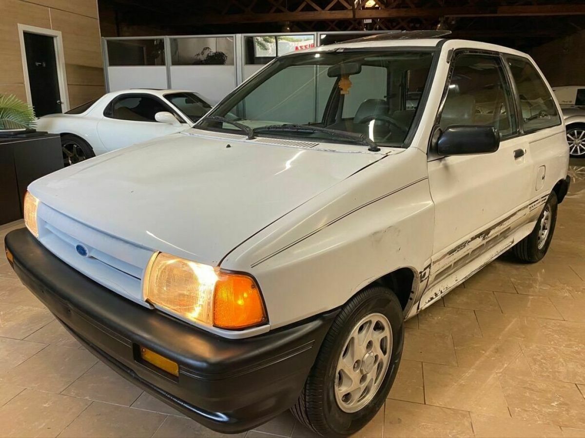 1989 Ford Festiva LX 2dr Hatchback - photo 2