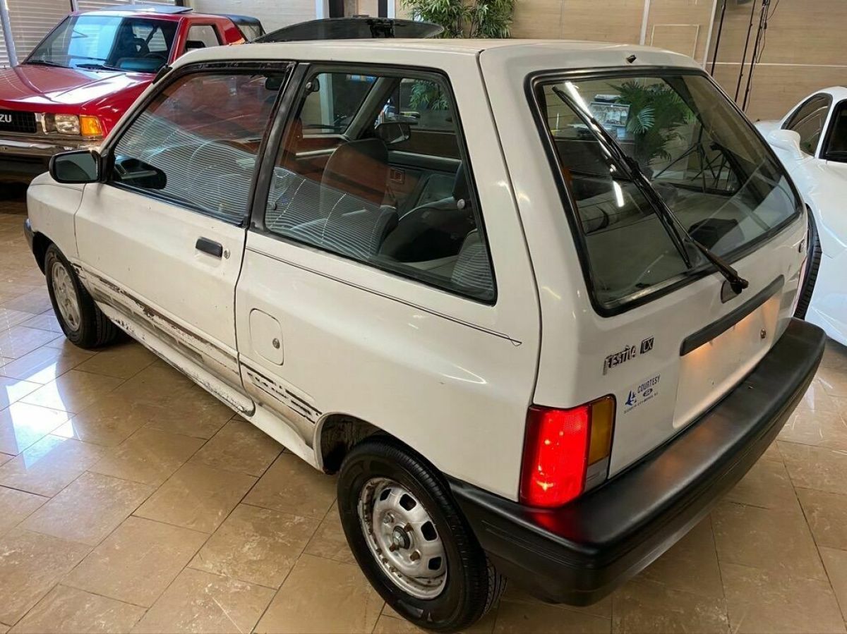 1989 Ford Festiva LX 2dr Hatchback - photo 4
