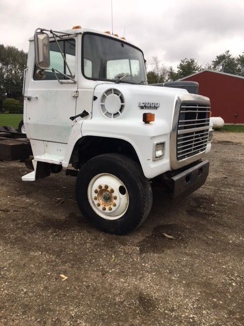 1989 Ford L7000 Diesel Single Axle Truck 6.6L 5 speed transmission 1989 Ford N70